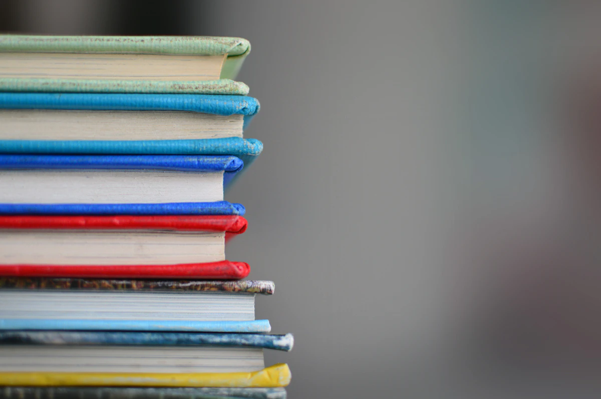 Notitieboek met checklist naast een laptop met cursusoverzicht